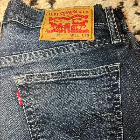 Men Levi’s 559 Relaxed Jeans 31x32 - Picture 3 of 4